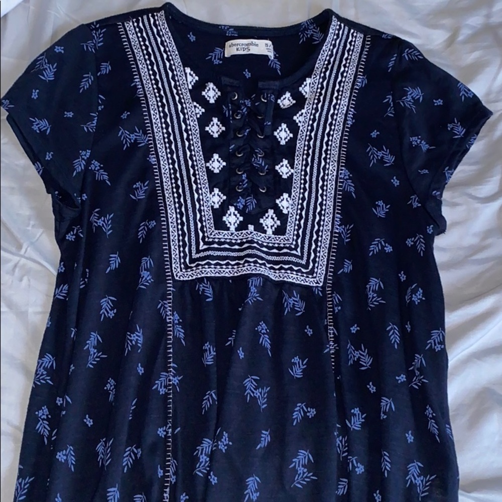 Abercrombie white patterned loose t-shirt